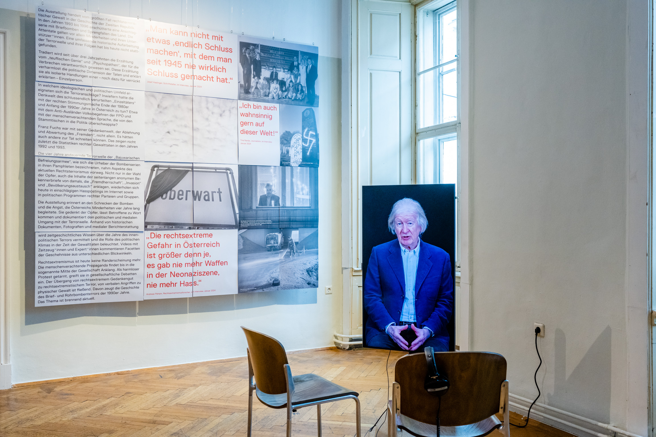 Ausstellungsansicht im Eingangsbereich: Einleitung und Video mit Armin Thurnher