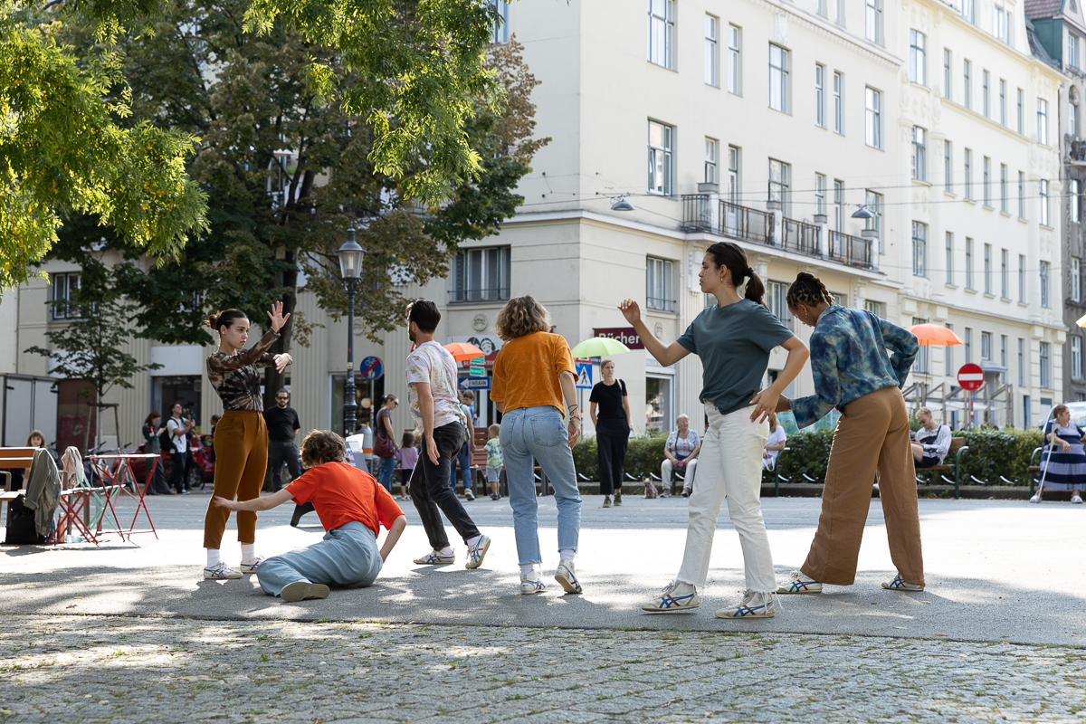 Die Dancecompany Archipelago eroberte tanzend den öffentlichen Raum.