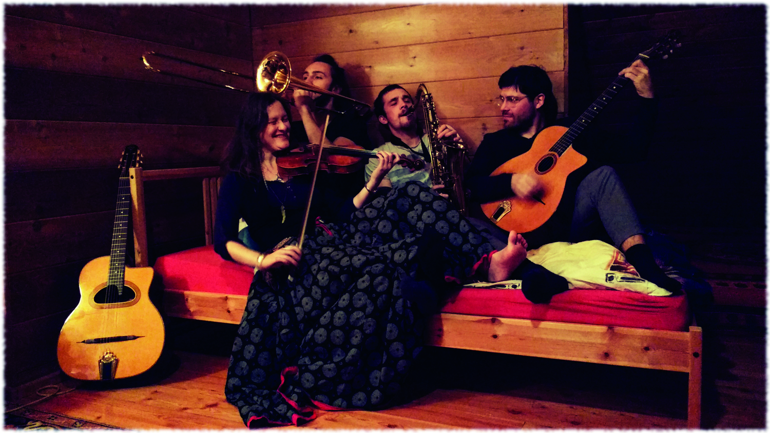 Gypsy Jazz & Balkan Tunes zum (Durch-)Drehen!