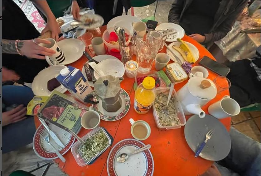 Bei der Auswahl der Lebensmittel legen wir Wert auf Nachhaltigkeit und vegane Speisen.