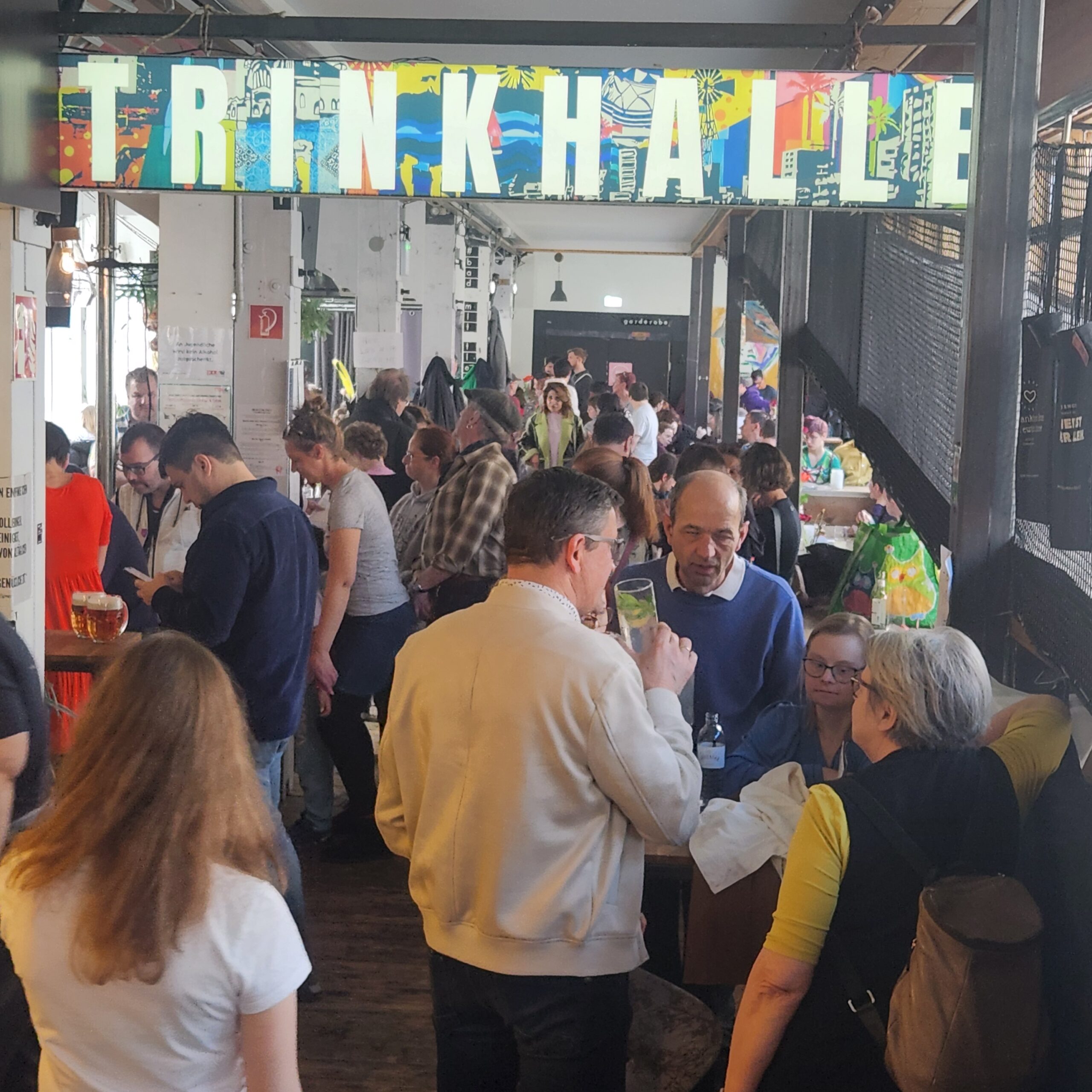 Party der bunten Begegnungen am Badeschiff